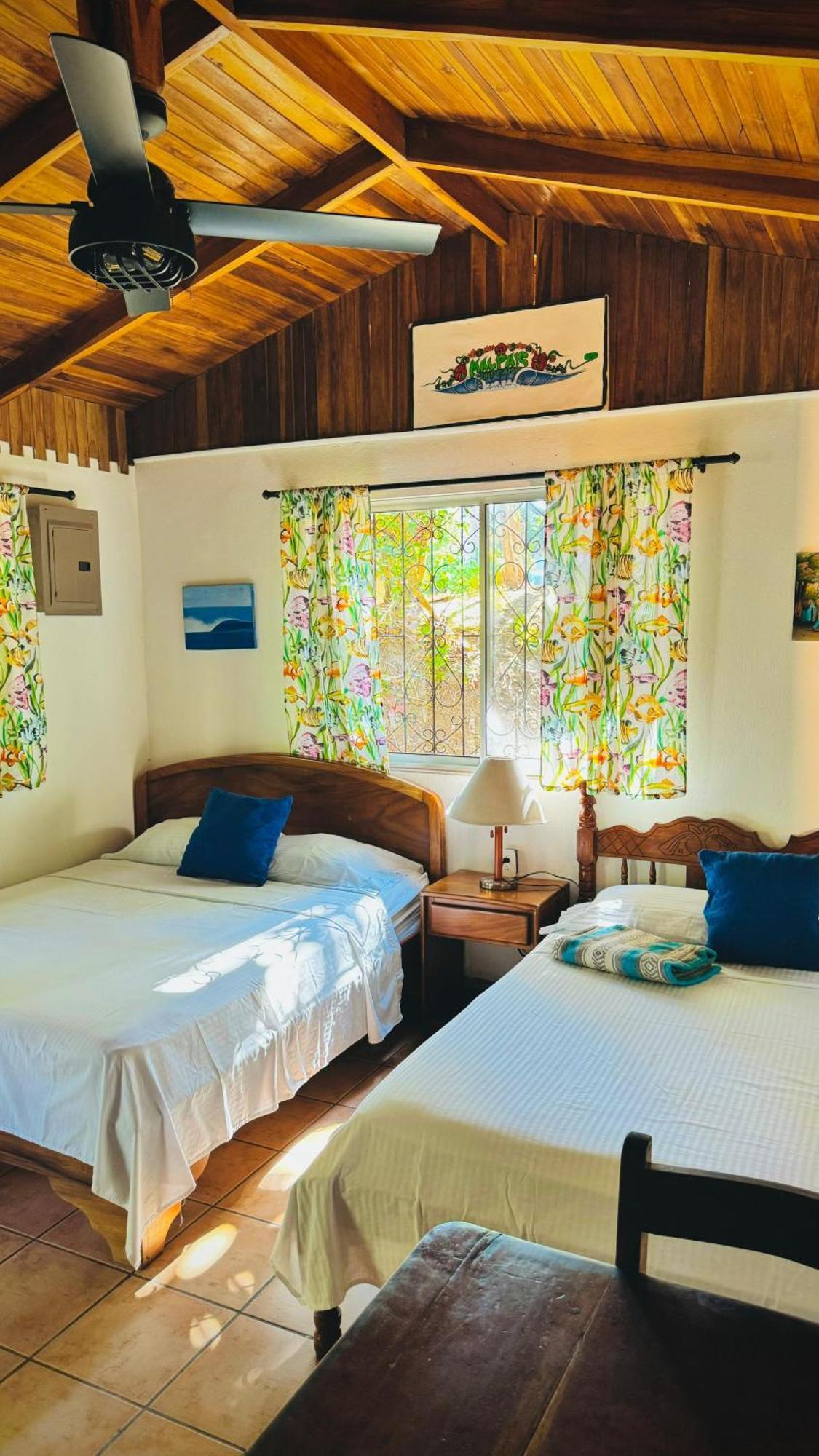فندق Mal Pais Surf Camp Playa Santa Teresa  المظهر الخارجي الصورة