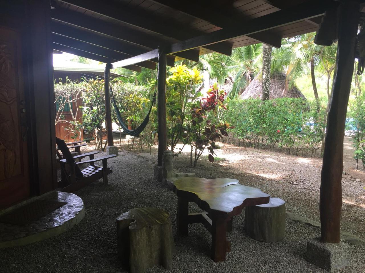 فندق Mal Pais Surf Camp Playa Santa Teresa  المظهر الخارجي الصورة