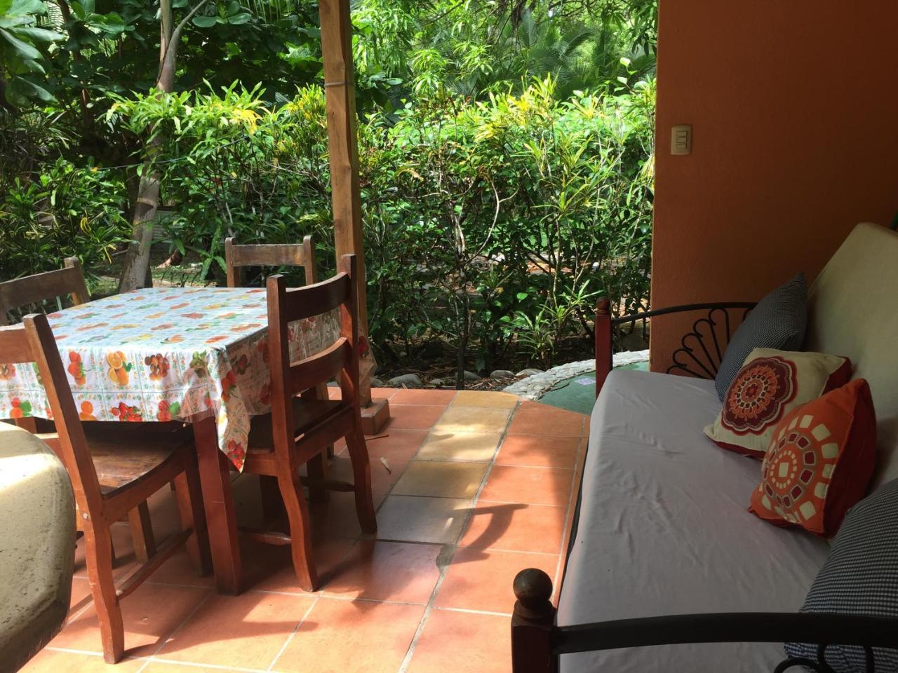 فندق Mal Pais Surf Camp Playa Santa Teresa  المظهر الخارجي الصورة